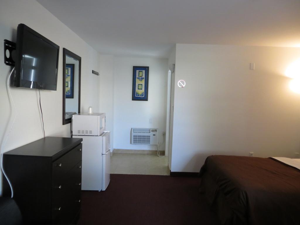 Americas Best Inn And Suites Niagara Falls Exterior photo